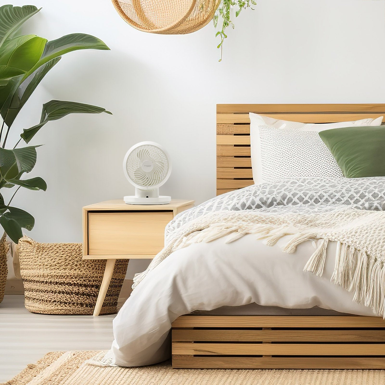 WOOZOO 360° Oscillating Fan with Remote, White – IRIS USA