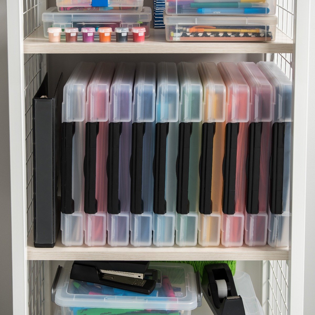 Essentials Project Case Portable Project Case with Buckle, Clear – IRIS USA