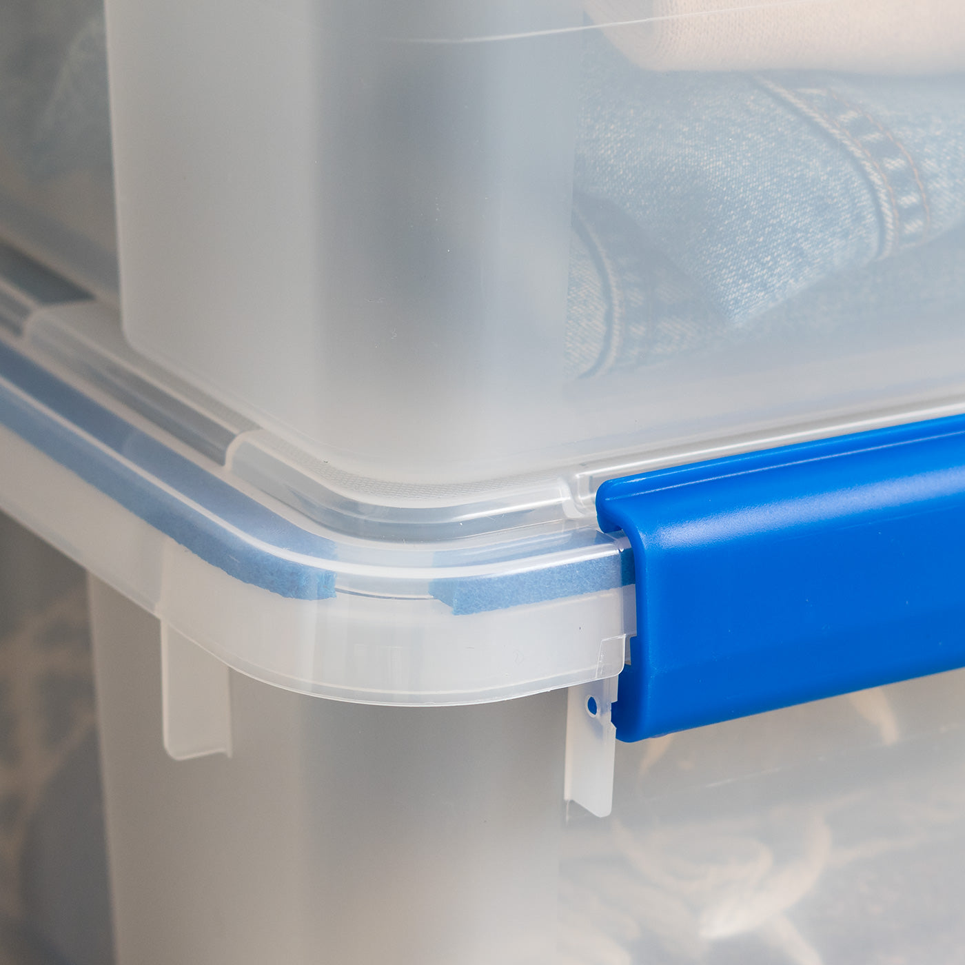 IRIS USA 26.5 Quart WEATHERPRO Plastic Storage Box with Durable Lid and  Seal and Secure Latching Buckles, Clear With Blue Buckles, Weathertight, 3