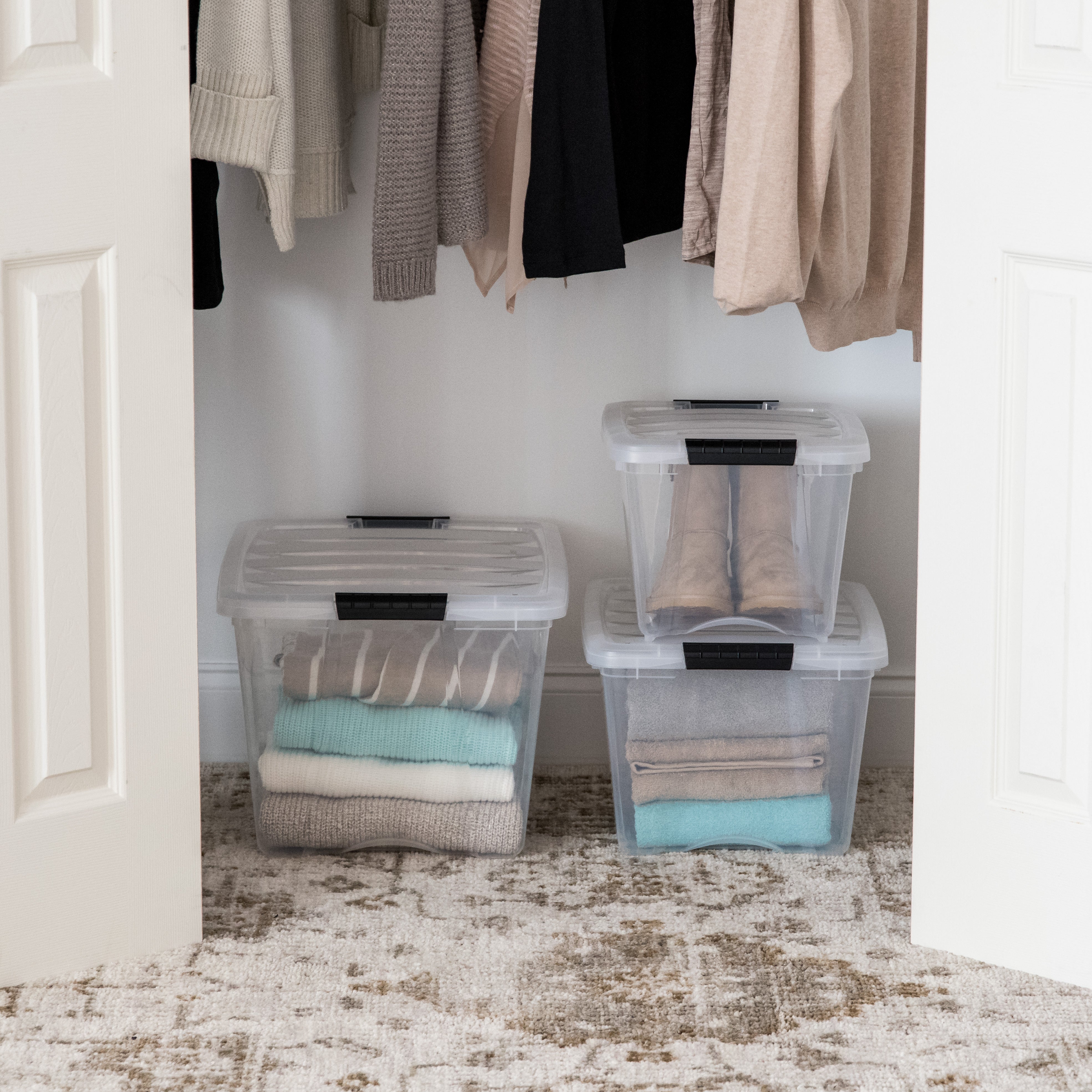 アイリス 19, 32, and 53 Quart Stack & Pull® Box, Clear with Black Handles