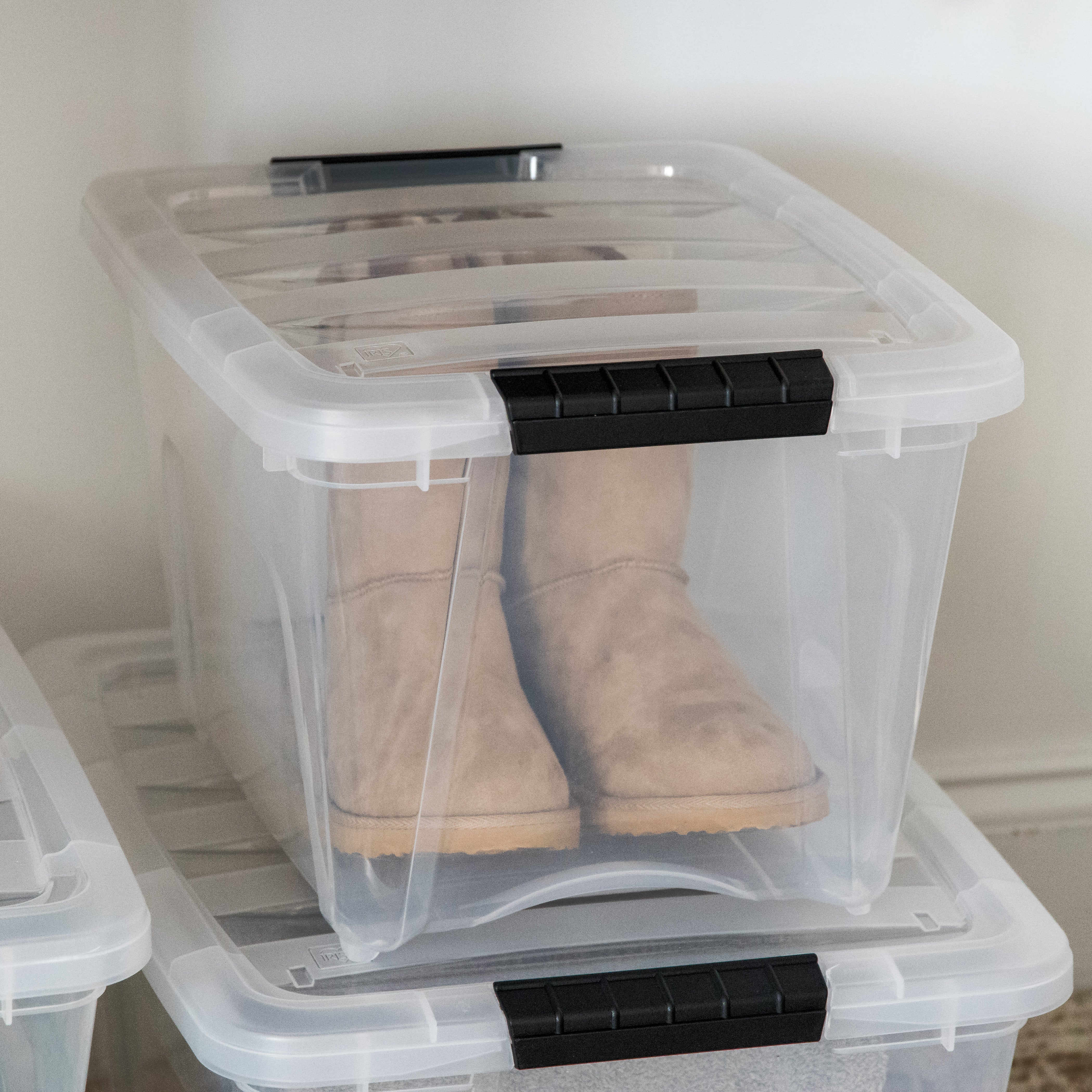 19, 32, and 53 Quart Stack & Pull® Box, Clear with Black Handles