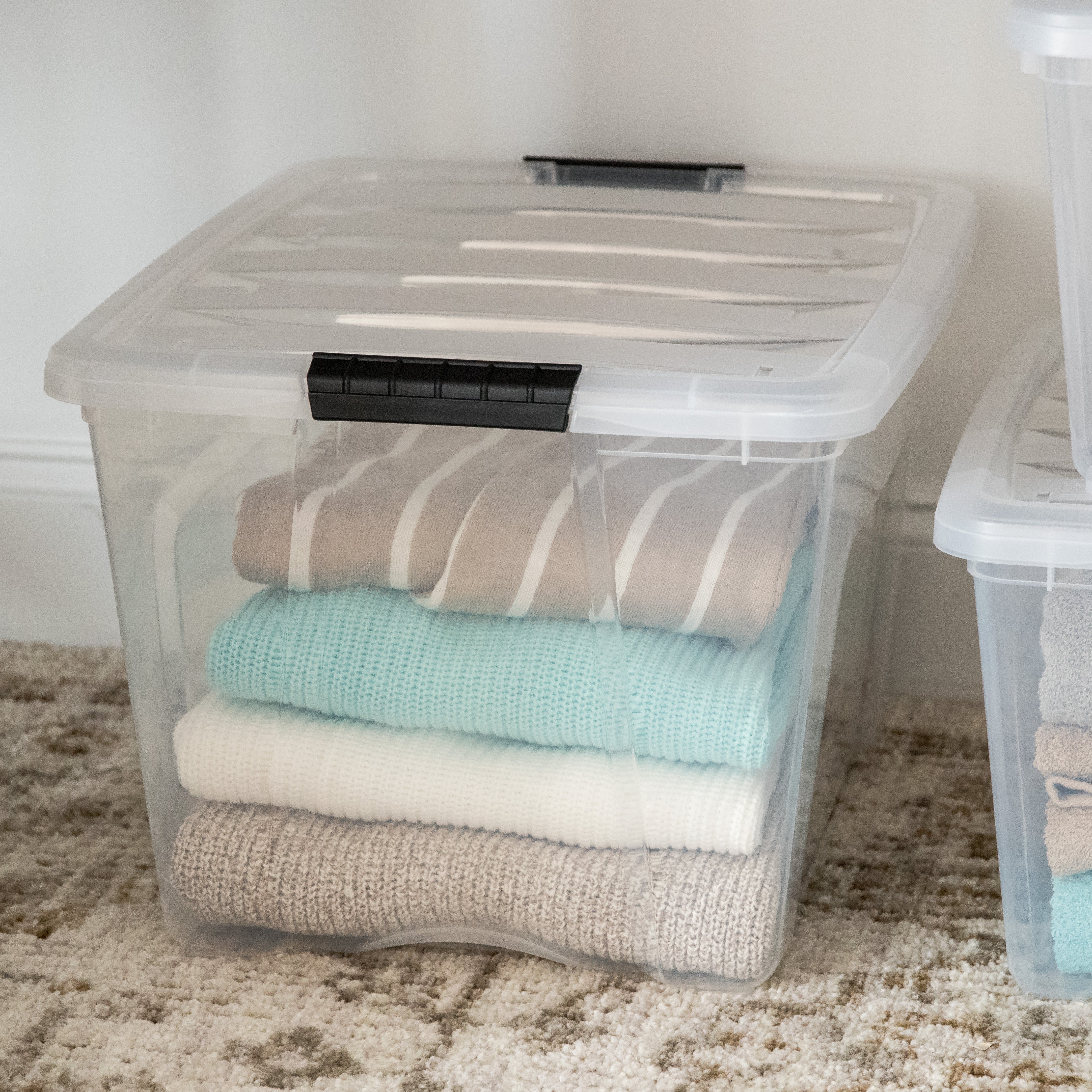 アイリス 19, 32, and 53 Quart Stack & Pull® Box, Clear with Black Handles