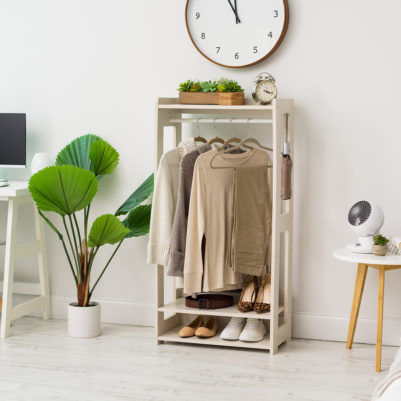 Wood Garment Rack Compact IRIS USA Inc