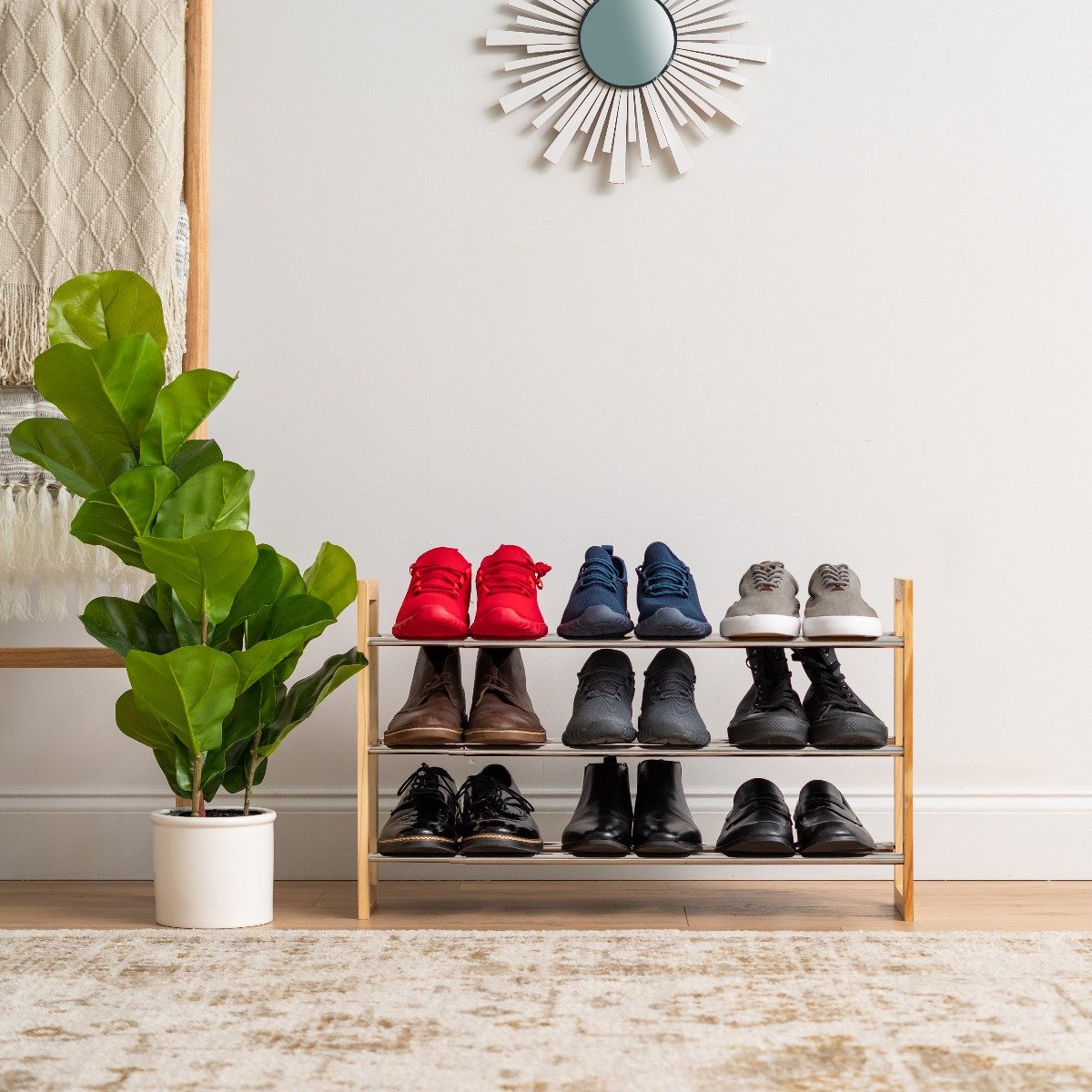 Airtight outlet shoe storage